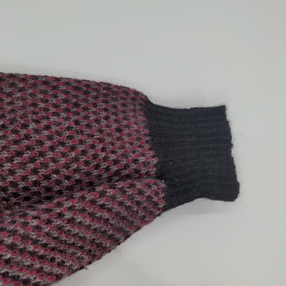 Tumi Knits Men's Alpaca Sweater Red Black Plaid Checkered Size Medium V Neck - Picture 14 of 14